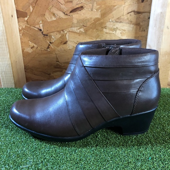 Clarks | Shoes | Clarks Malia Hue Brown 
